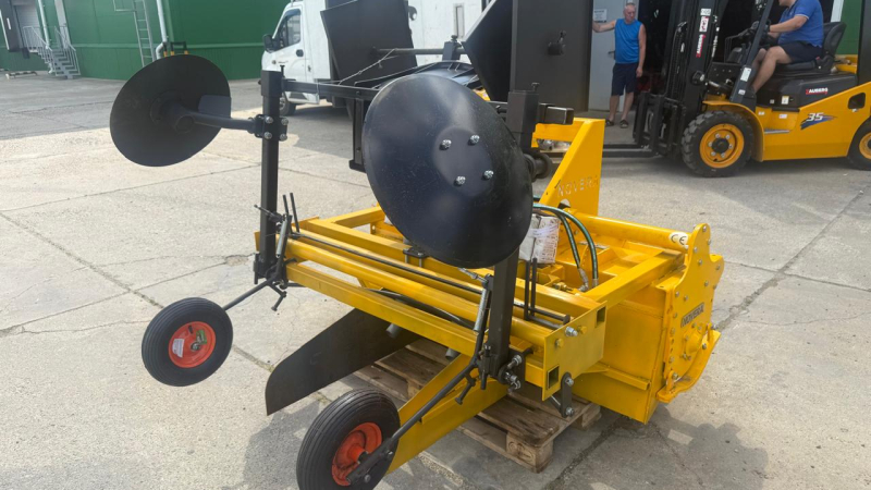 Грядообразователь пленкоукладчик активный