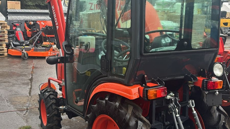 Минитрактор Kubota B2741S с кабиной