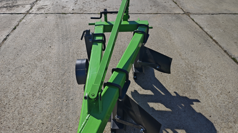 Плуг двухкорпусный B2.25