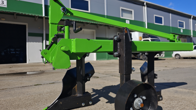 Плуг двухкорпусный B2.25