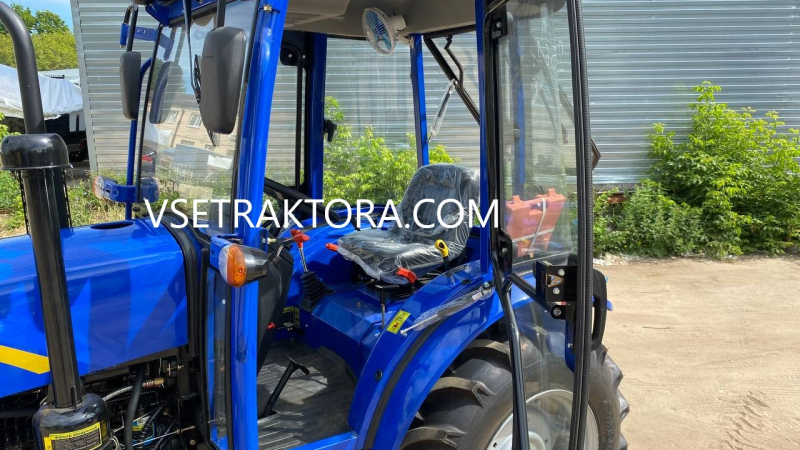 Трактор Dongfeng DF-404С G2 с кабиной